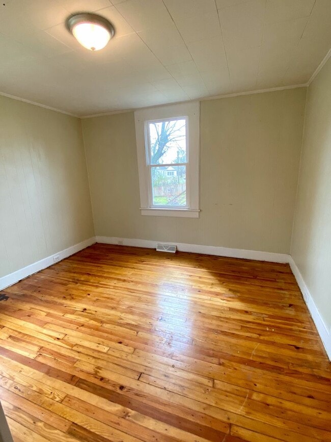 Building Photo - 2 Bedroom House in Seneca