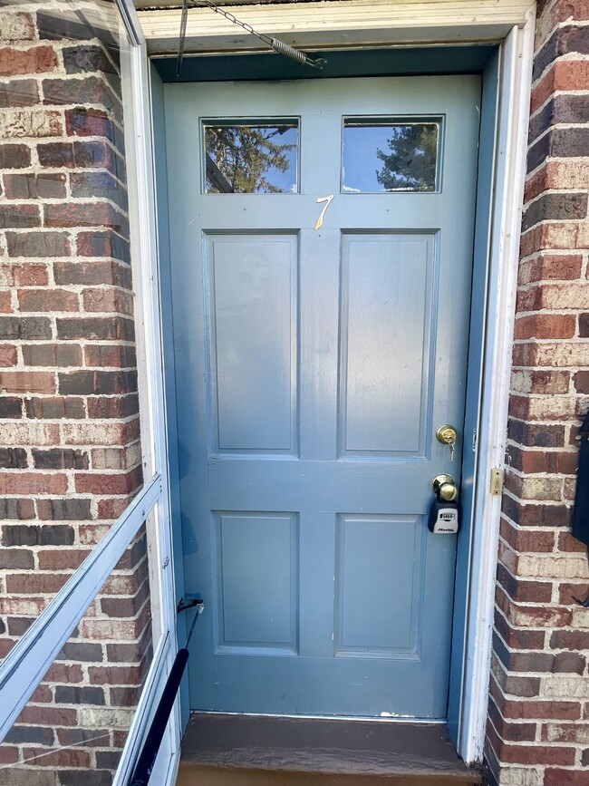 Building Photo - 173 Spruce St