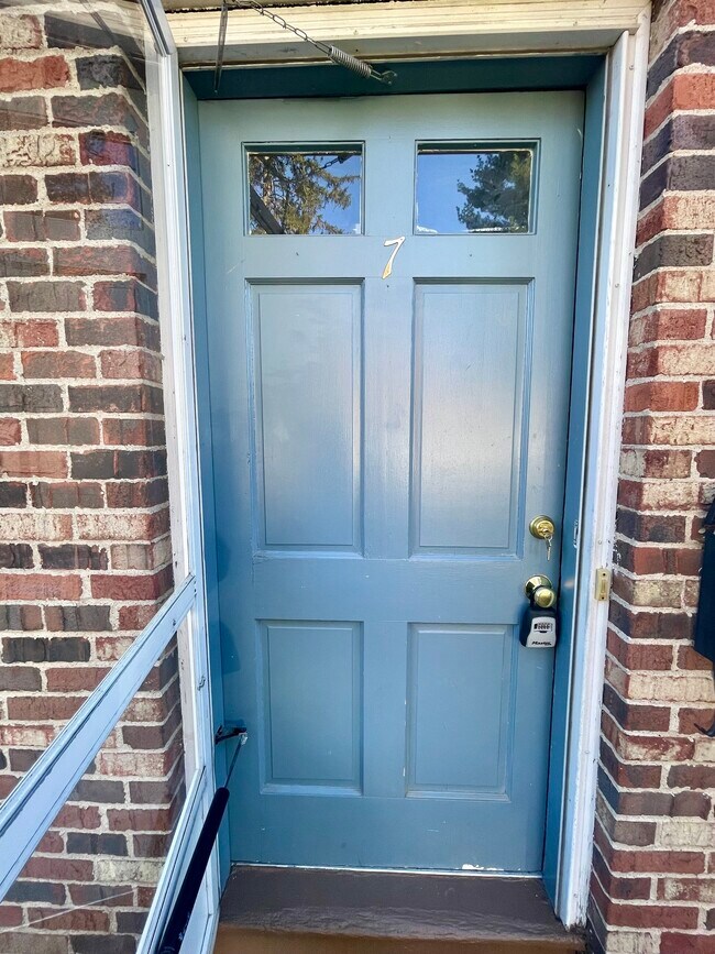 Primary Photo - 173 Spruce St