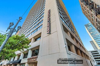Building Photo - Chic 1BR/1.5BA Condo w/ Unbeatable Downtow...