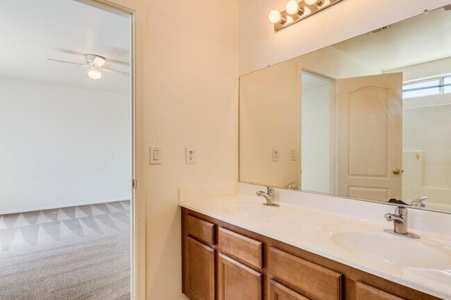 Building Photo - Beautiful 4 bed, 2.5 bath in Maricopa!