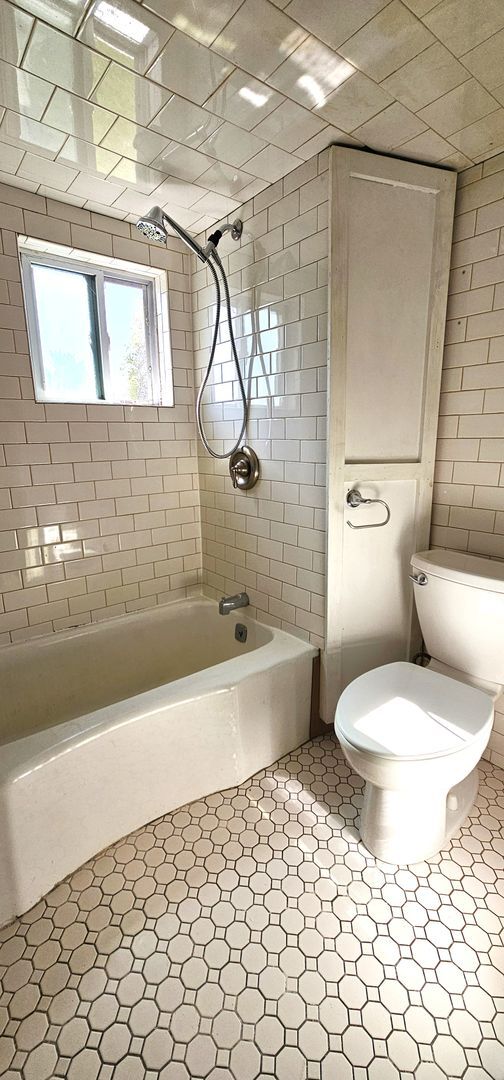 Building Photo - 79 Chase St