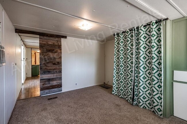 Building Photo - COZY & SPACIOUS
