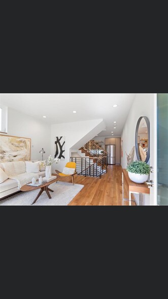 Primary Photo - 3306 W Government Way