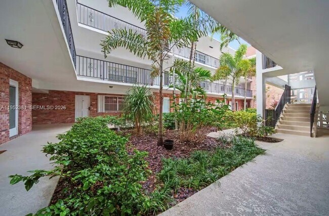 Building Photo - 2424 NE 9th St