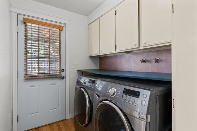 Building Photo - Home Sweet Home in Exclusive Warm Springs Mesa