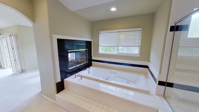 Building Photo - Spacious 4 Bed / 3 Bath Winchester Commons Home!