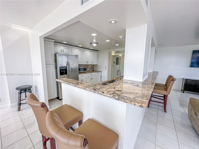 Building Photo - 800 Parkview Dr