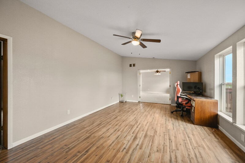 Building Photo - 5520 Coyote Ln