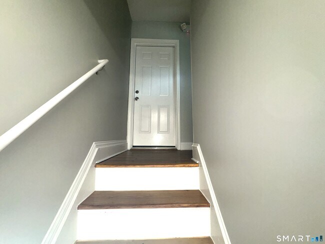 Building Photo - 105 Churchill St