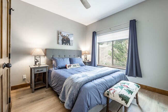 Building Photo - Modern Mountain Home in Desirable Pinebrook
