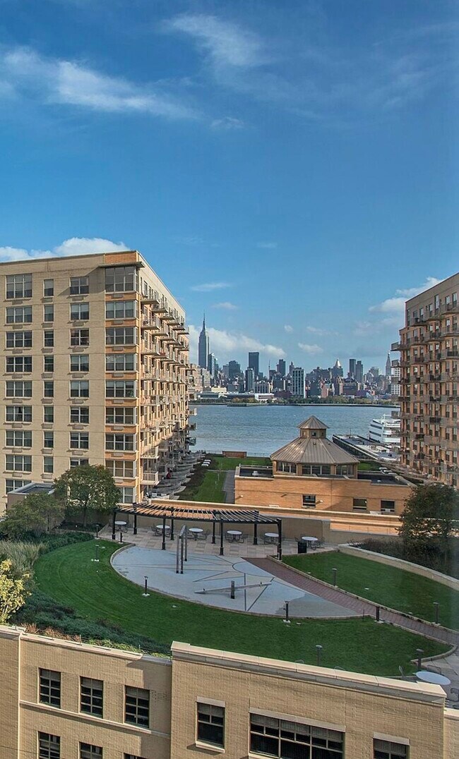 Building Photo - 1400 Hudson St