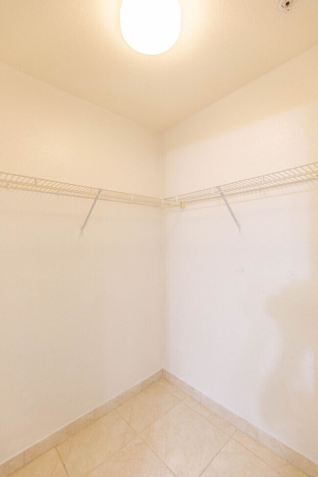 Building Photo - Two bedroom, two bathroom condo near 192 a...