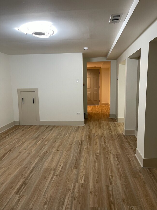 Building Photo - 4243 W Haddon Ave