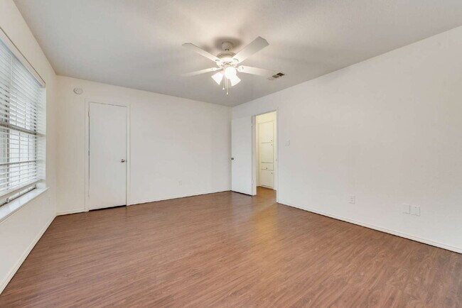 Building Photo - Renovated 3 bed 2 bath in the heart of Saginaw