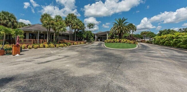 Building Photo - 13335 Cross Pointe Dr
