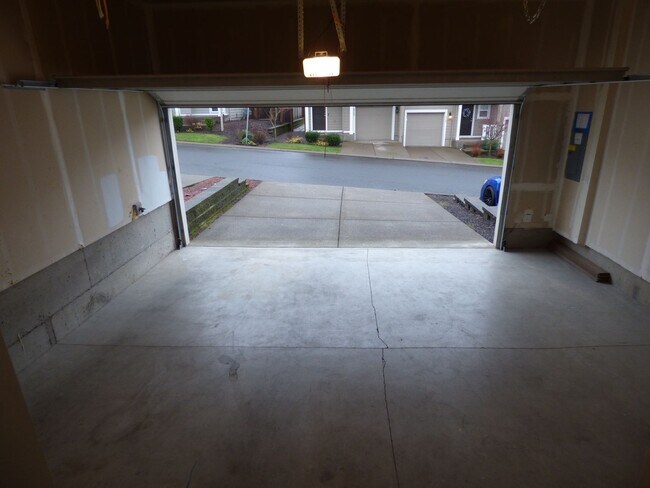 Building Photo - 3 Bed 2.5 Bath townhome off Liberty Rd!