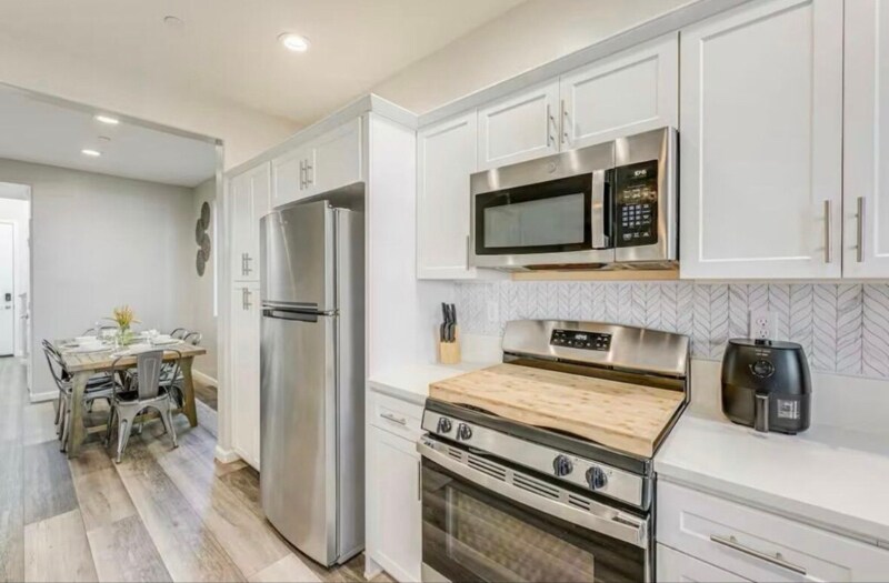 Building Photo - 1030 W Prescott Ave