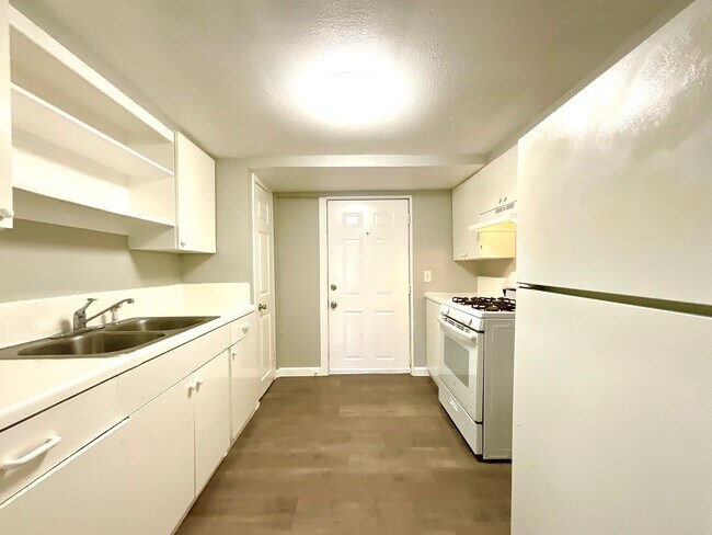 Building Photo - 602 Lovett Ave