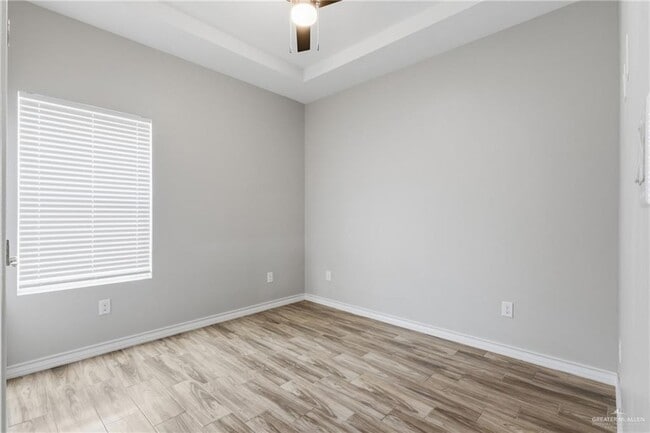 Building Photo - 2809 E Israel Ave