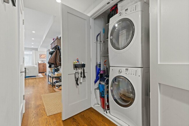 Building Photo - 6 Ashland St