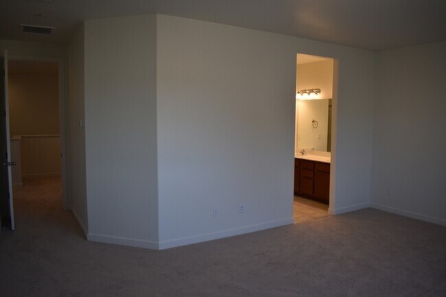 Building Photo - 855 Sophie Ct