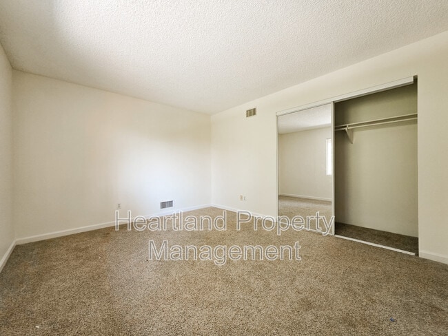 Building Photo - 778 N Glen Oaks Dr