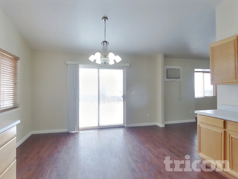 Building Photo - 600 Blue Skies Dr