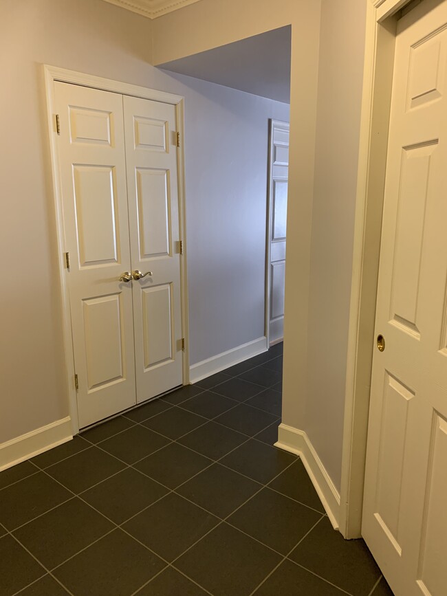 Walk in area with laundry closet - 1276 N Wayne St