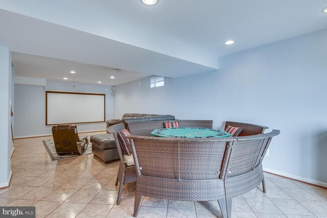 Building Photo - 10857 Hunter Gate Way