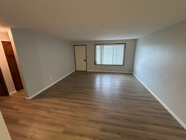 Building Photo - WES410/416