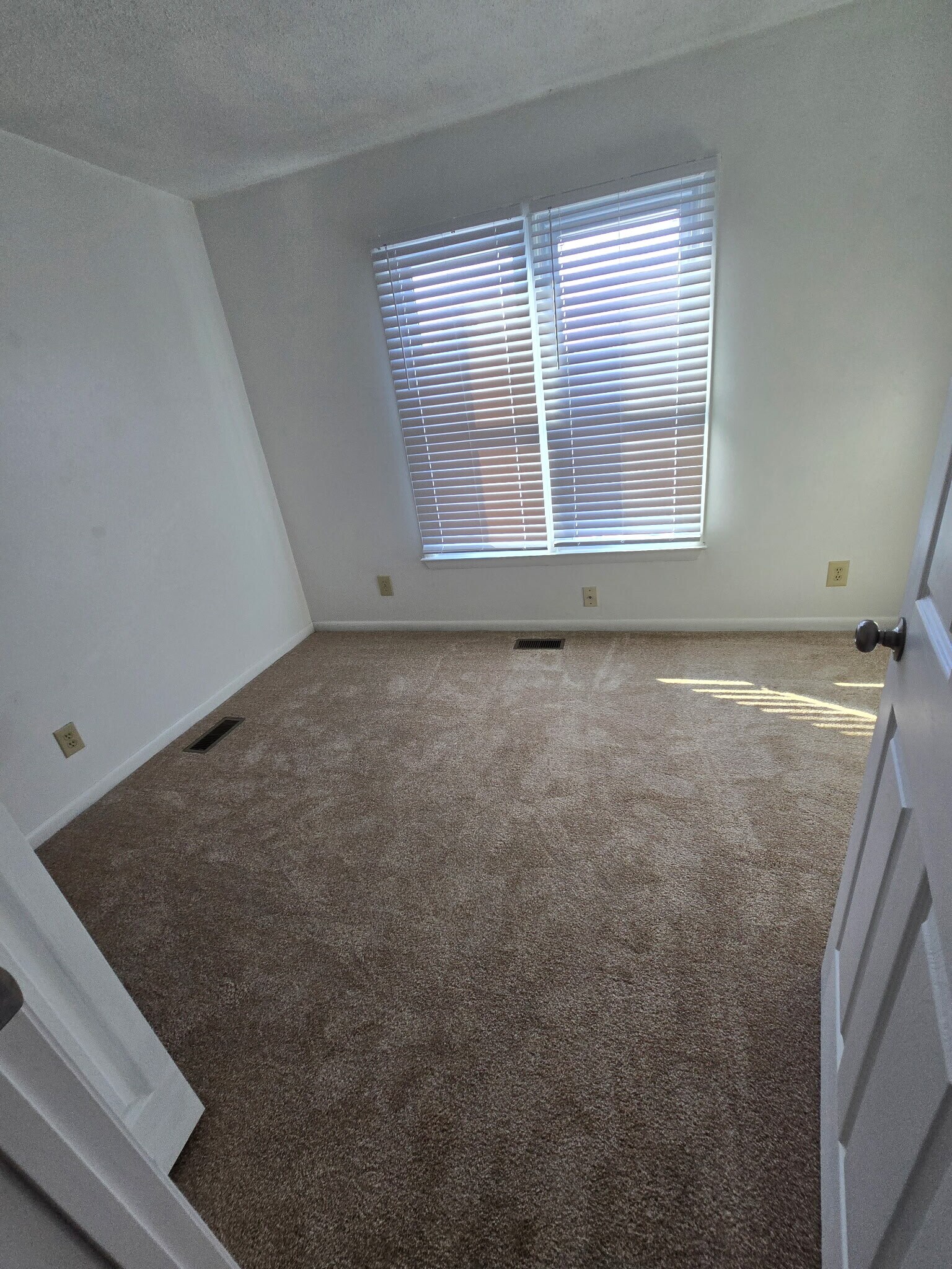 Building Photo - 2062 Elmhurst Ln