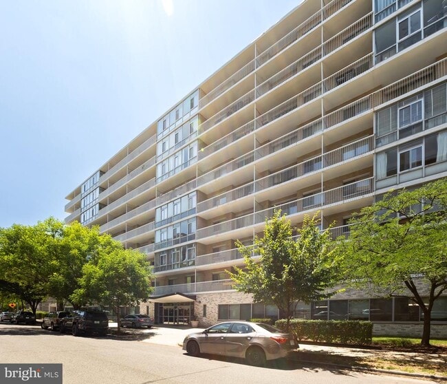 Building Photo - 730 24th St NW