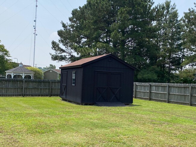 Building Photo - Charming 4BR/3BA Home in Azalea Acres – A Must-See