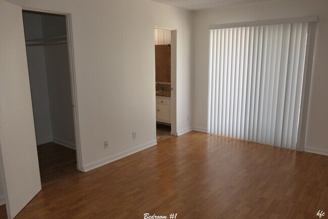 Building Photo - 466 E Molino Rd