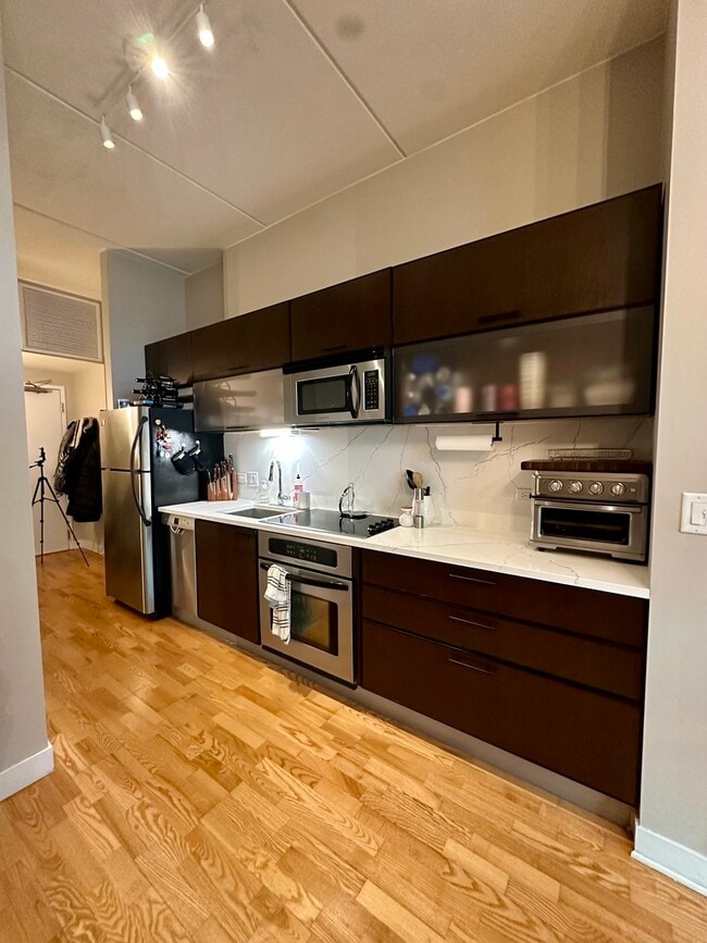 Building Photo - 660 W Wayman St