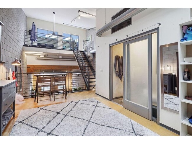 Building Photo - 801 N Washington Ave