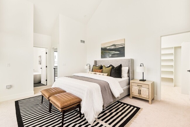 Building Photo - LUX 3BD, 4BA Sunnyside Home with Office and 2-Car Garage