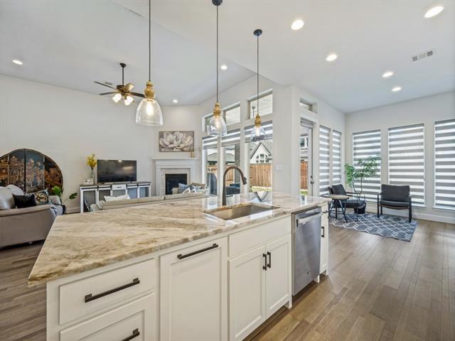 Building Photo - 2450 Kates Pl