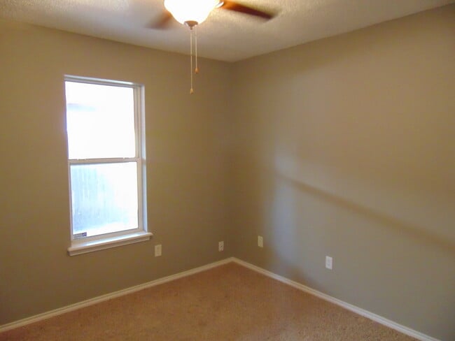 Building Photo - 2703 108th St