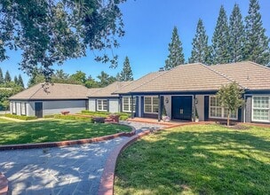 Building Photo - Exceptional Executive Estate With Pool and Tennis Court