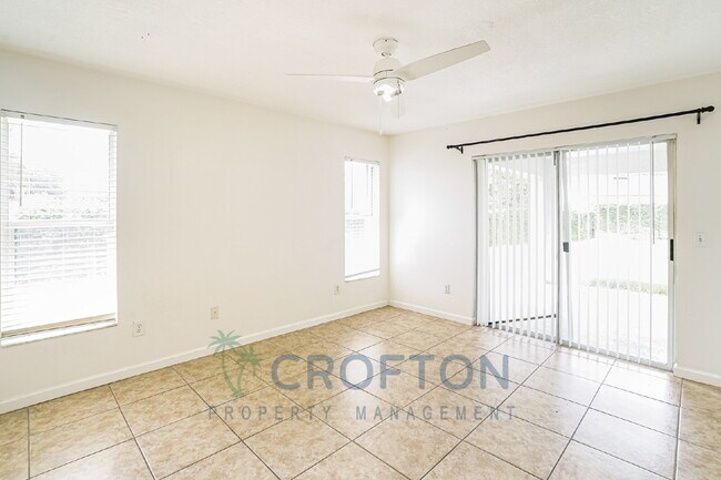 Building Photo - Very nice 3 bedroom with bonus room in Poinciana