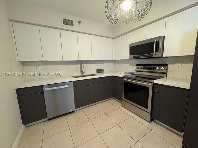 Building Photo - 3530 Mystic Pointe Dr