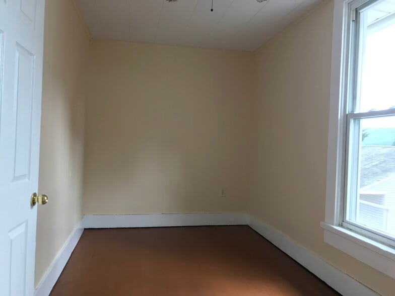 Building Photo - 136 N Fairview St