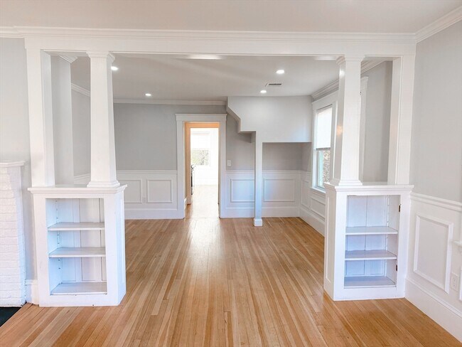 Building Photo - 39 Pond St