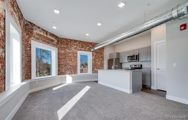 Building Photo - 300 S Logan St