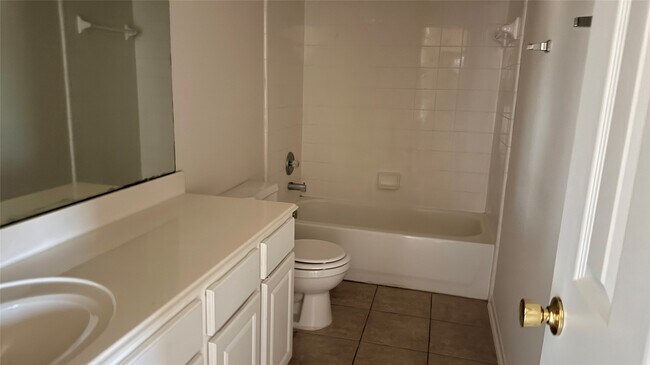 Building Photo - 2107 Auburn Vale St