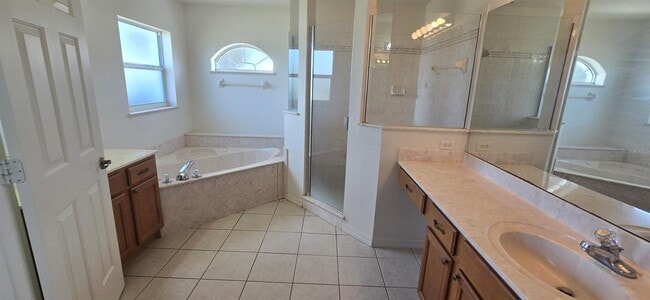 Building Photo - 9995 SW 41st Ave
