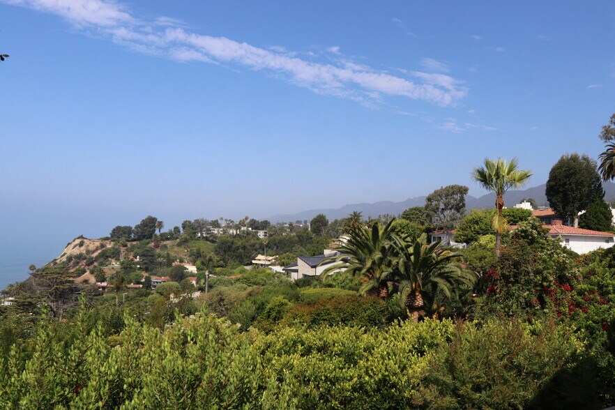 Building Photo - 321 N Las Casas Ave