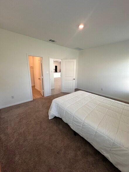 Master Bedroom - 5405 Basil Trce